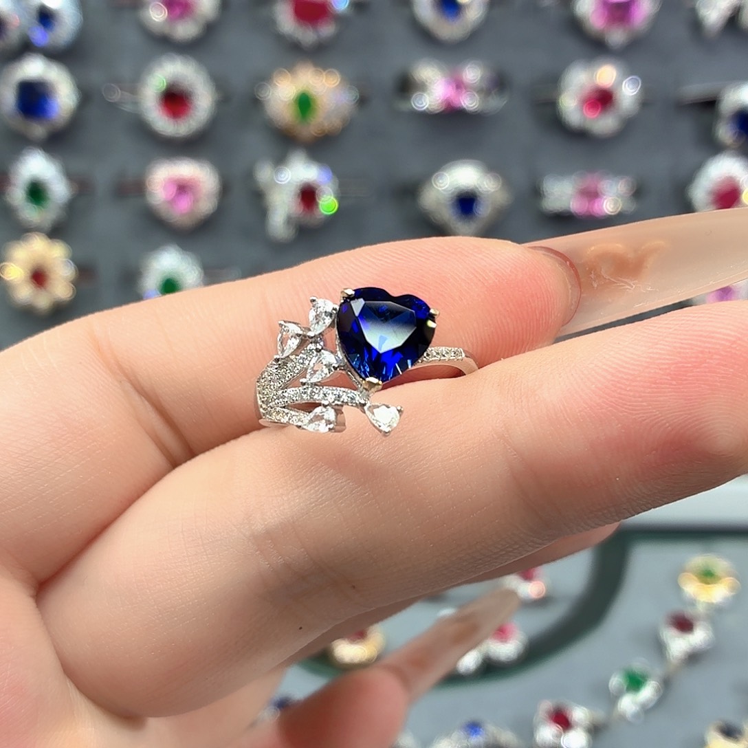 925银培育皇家蓝色宝石