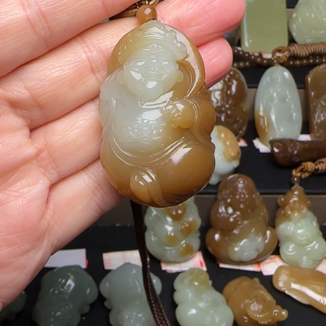 糯***子和田玉未镶嵌颈饰