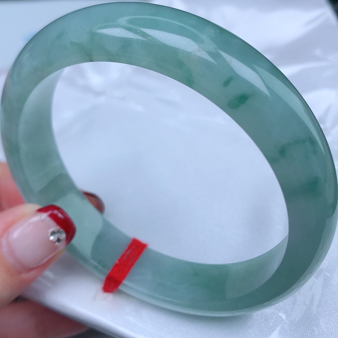 翡翠手镯未镶嵌悠*天然