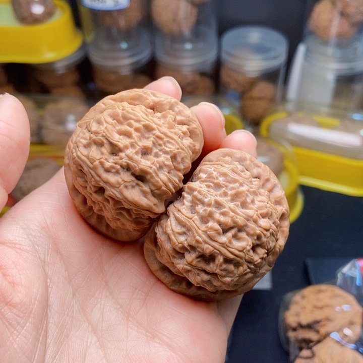 文玩核桃吊坠白狮子43尺