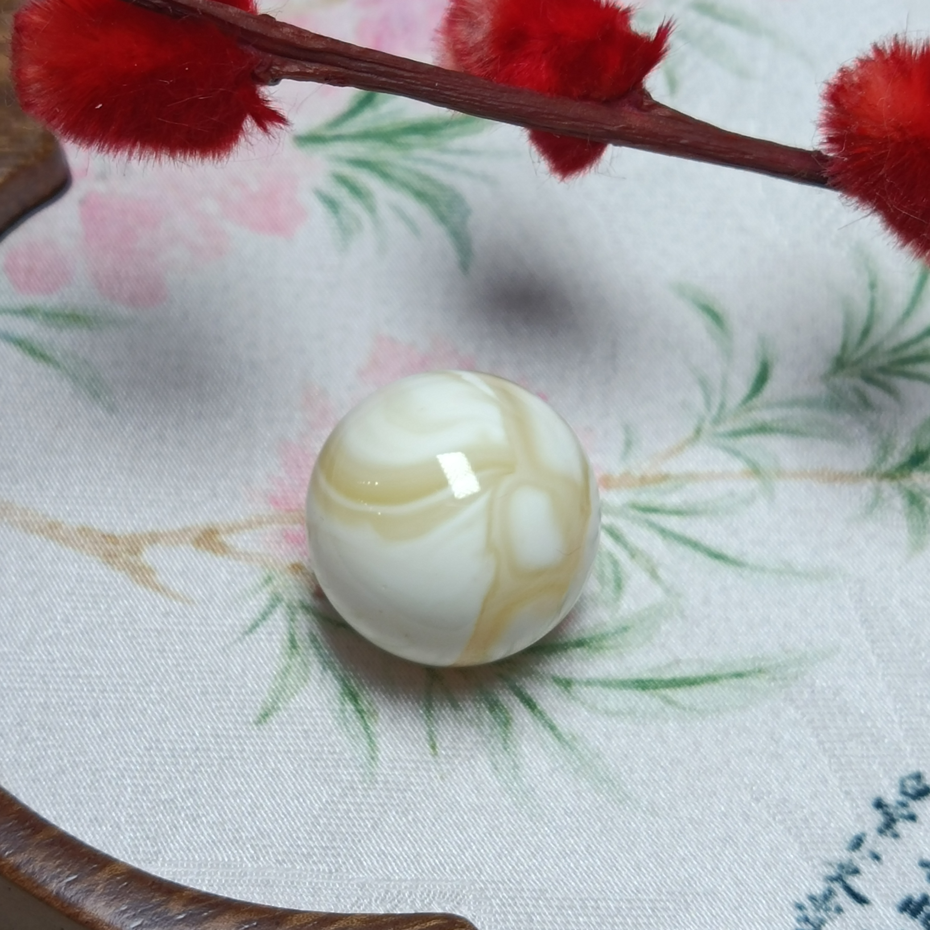 18.1珠径瓷白拉丝纹理蜜蜡单珠~俄料收藏级别~原矿无忧~3885