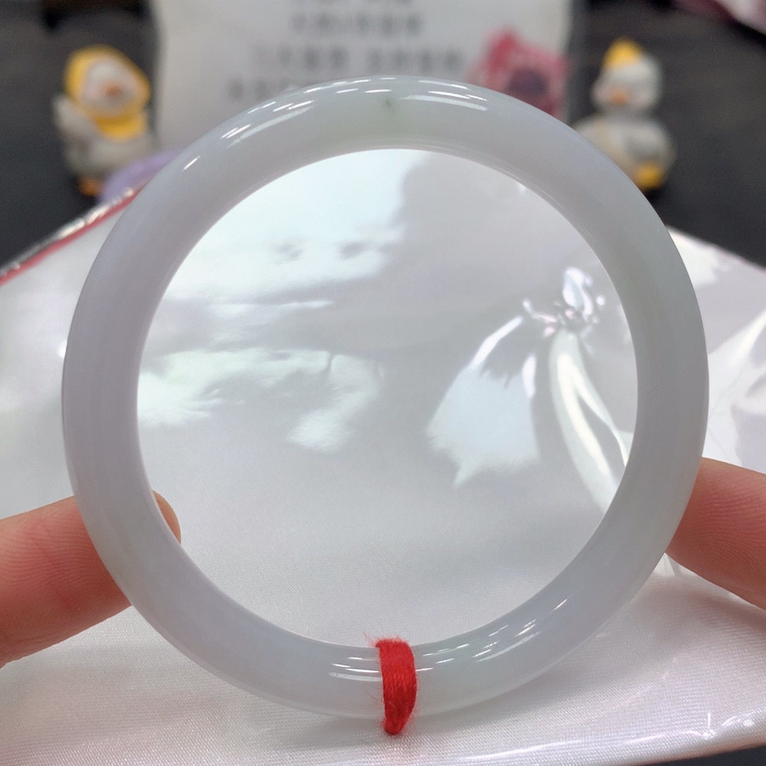 翡翠手镯未镶嵌翡翠