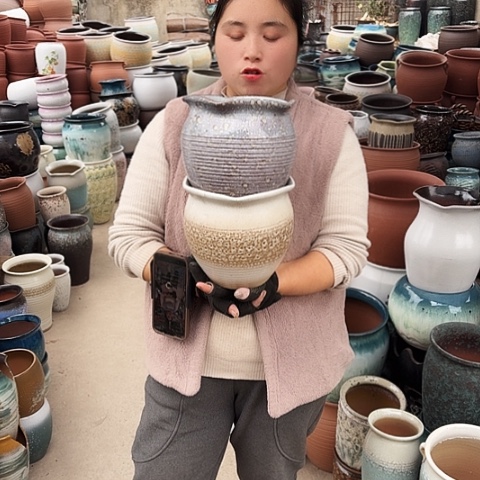 19口19高瑕疵盆子。