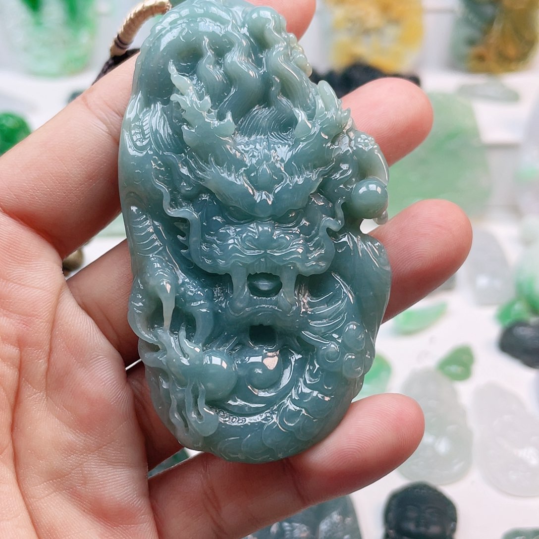 翡翠颈饰未镶嵌龙