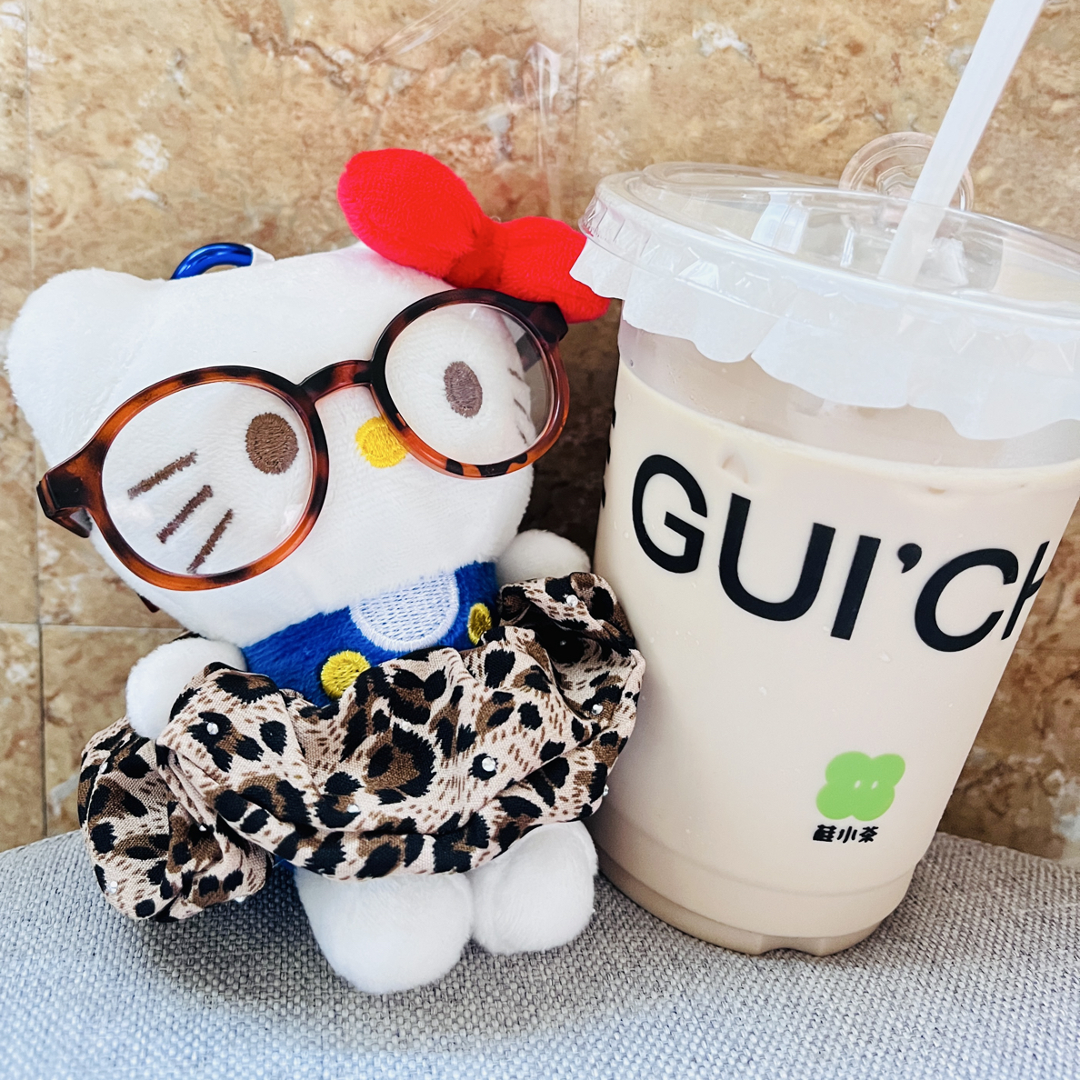 A21豹纹裙子眼镜爱心扣Kt 公仔