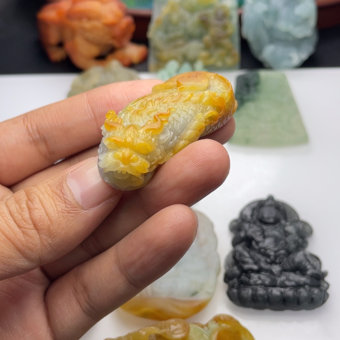 定制翡翠未镶嵌龙鱼