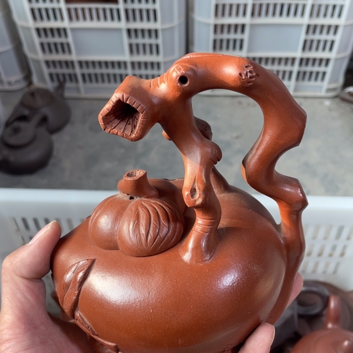 老厂紫砂壶一件。