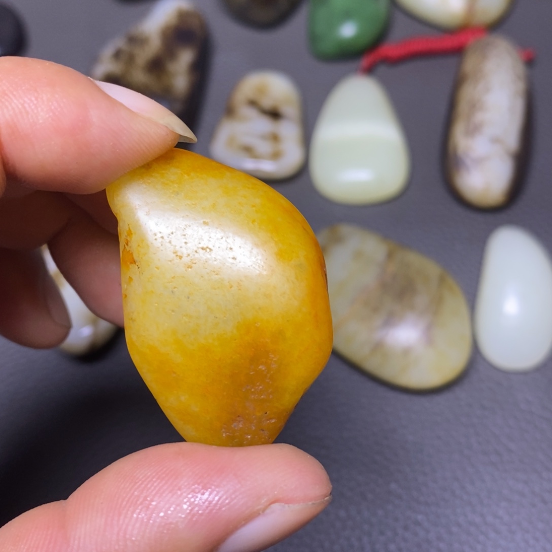 和田玉未镶嵌把件