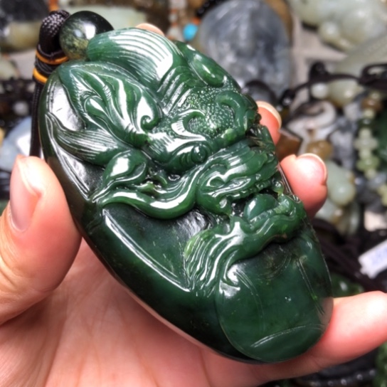 和田玉未镶嵌把件