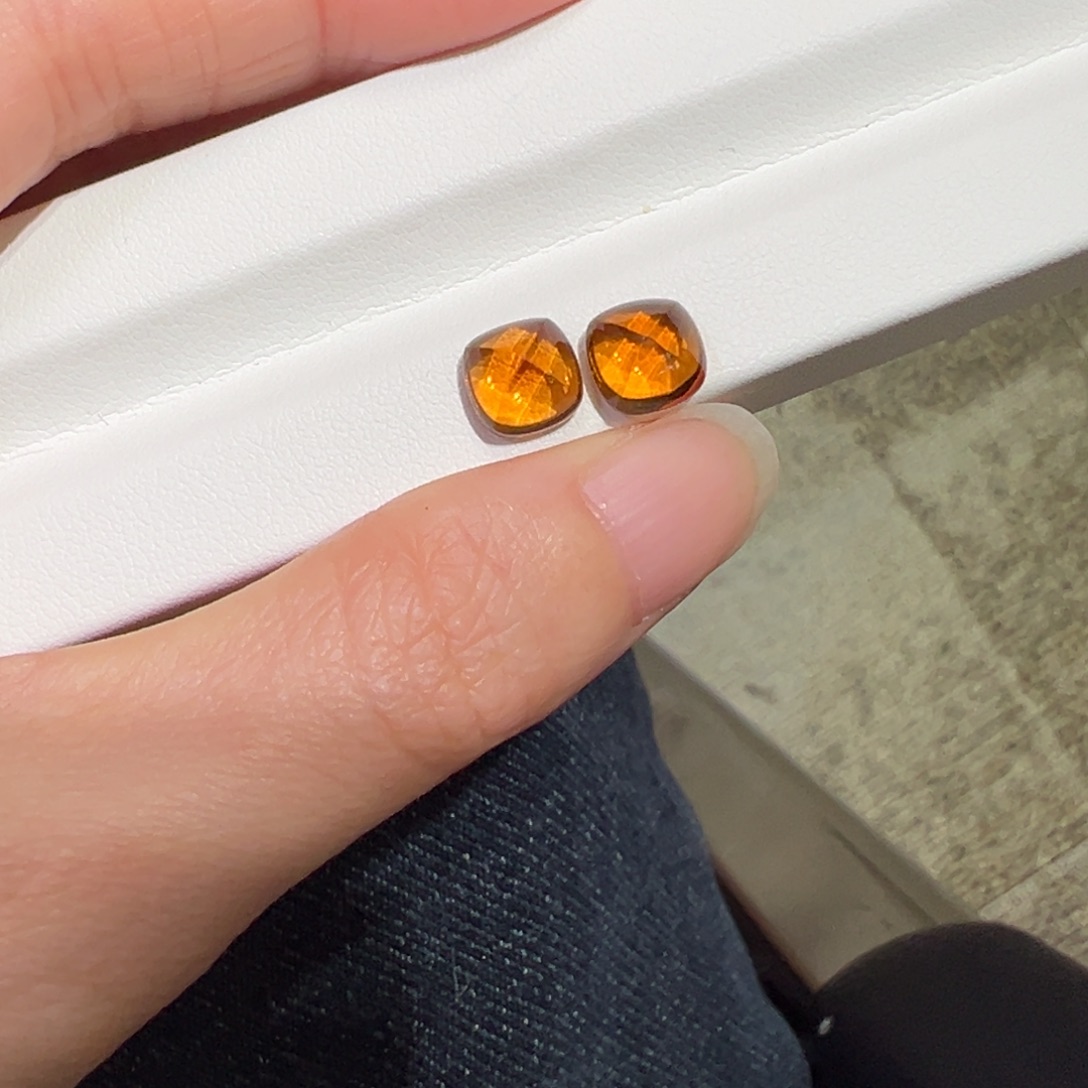 颜****黄晶未镶嵌珠宝半成品4ct两颗