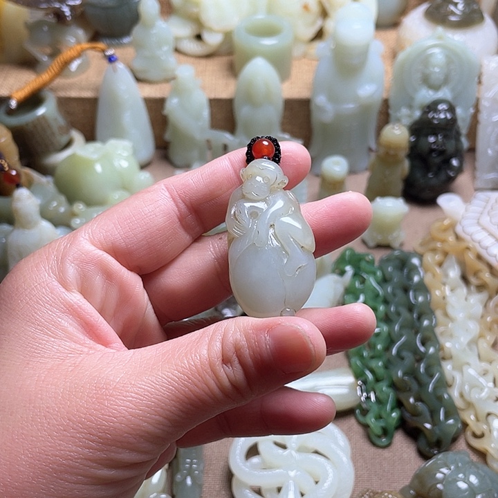 和田玉颈饰未镶嵌小*