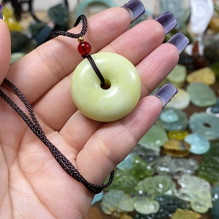 蛇纹石玉吊坠未镶嵌