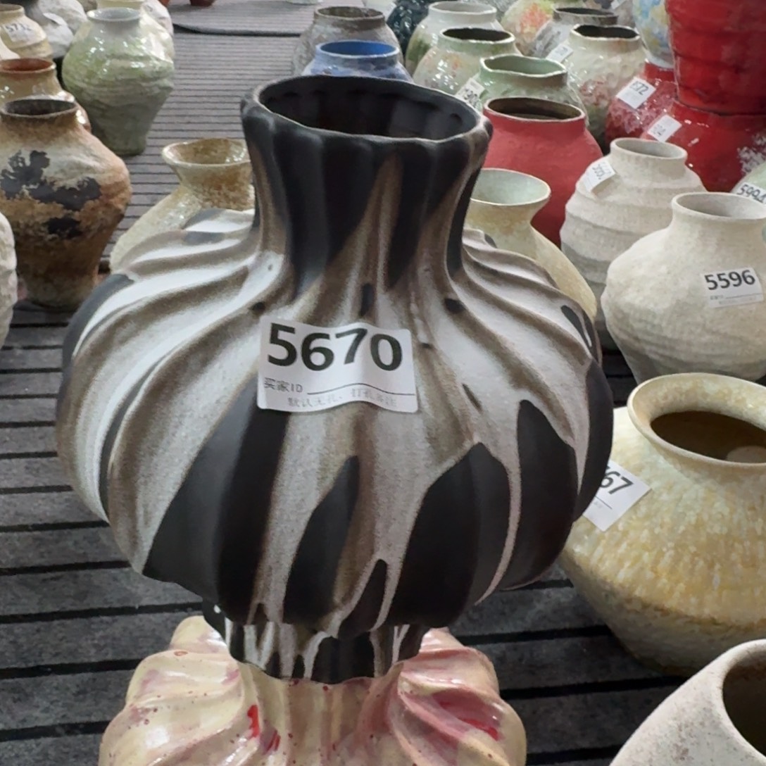 伊****摆件陶景德镇高温花瓶编码5670高27口8默认无孔