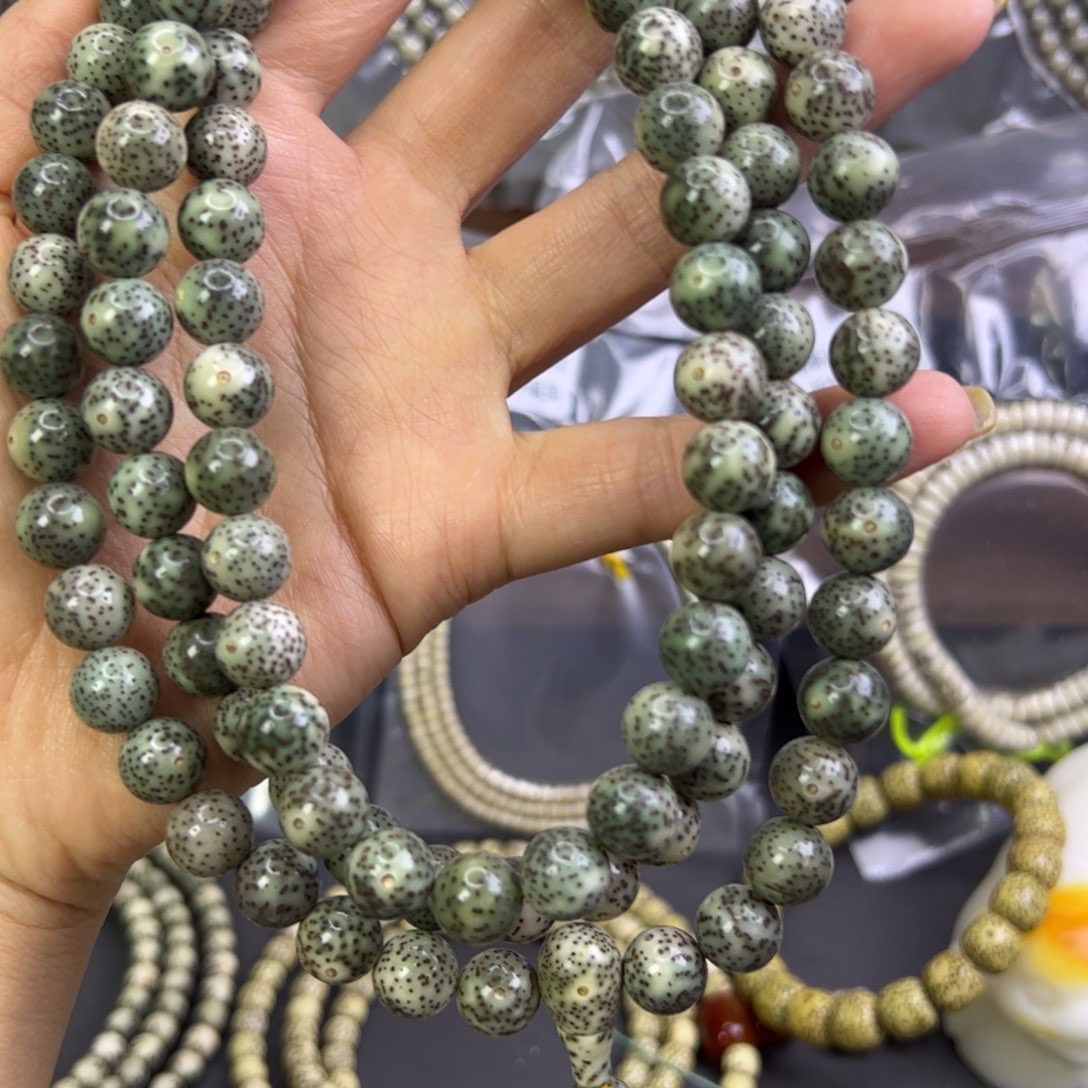 星月菩提手串石玉料绿背圆珠10