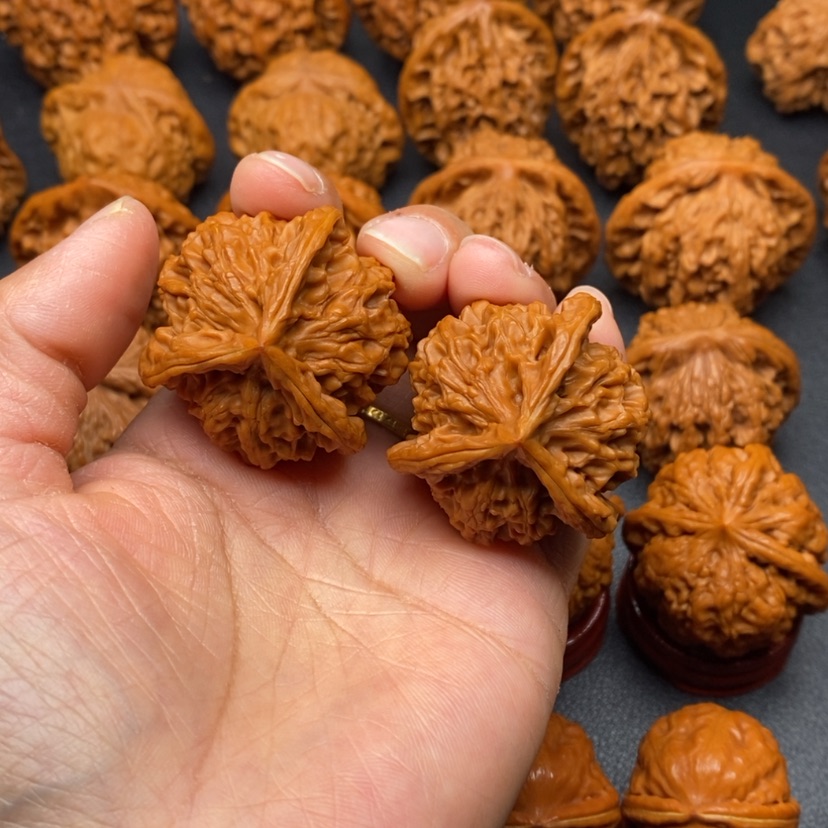 【闪购商品】文玩核桃把件三棱