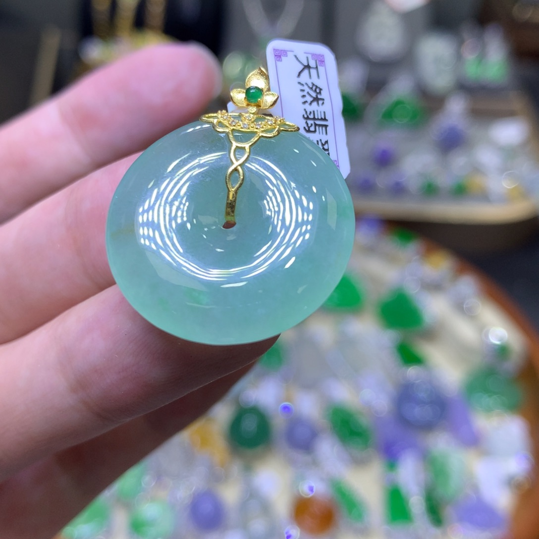 翡翠18K金镶嵌颈饰