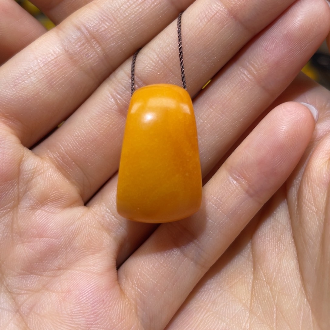 【闪购商品】琥珀裸石未镶嵌马蹄