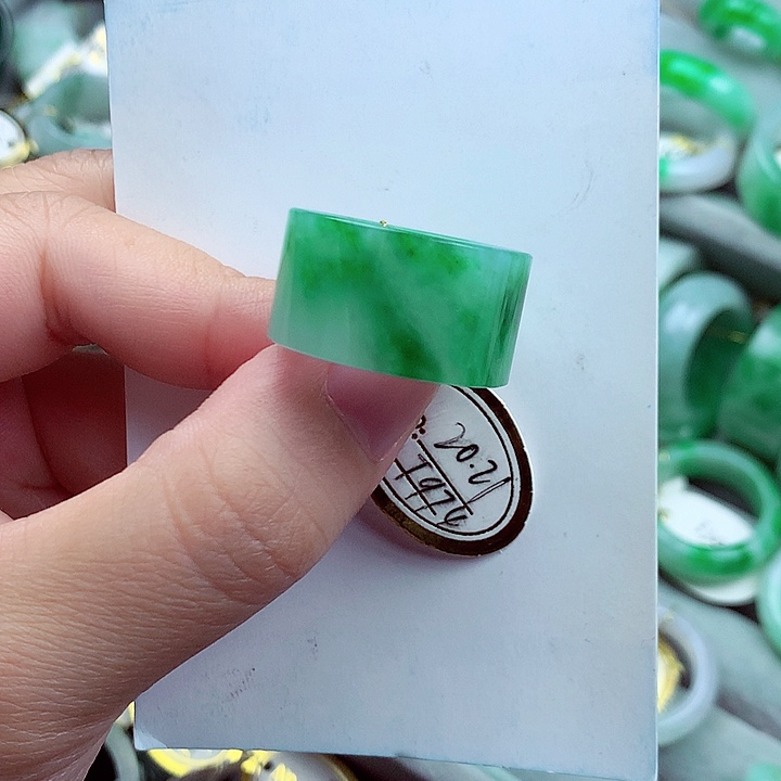 翡翠未镶嵌戒指20.21号