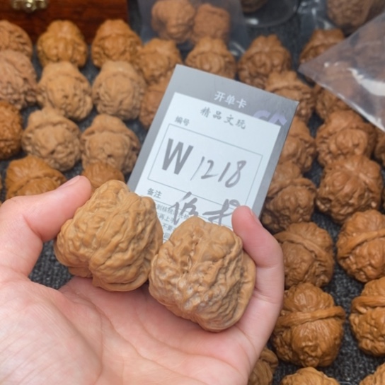 吊坠桃核我是第37