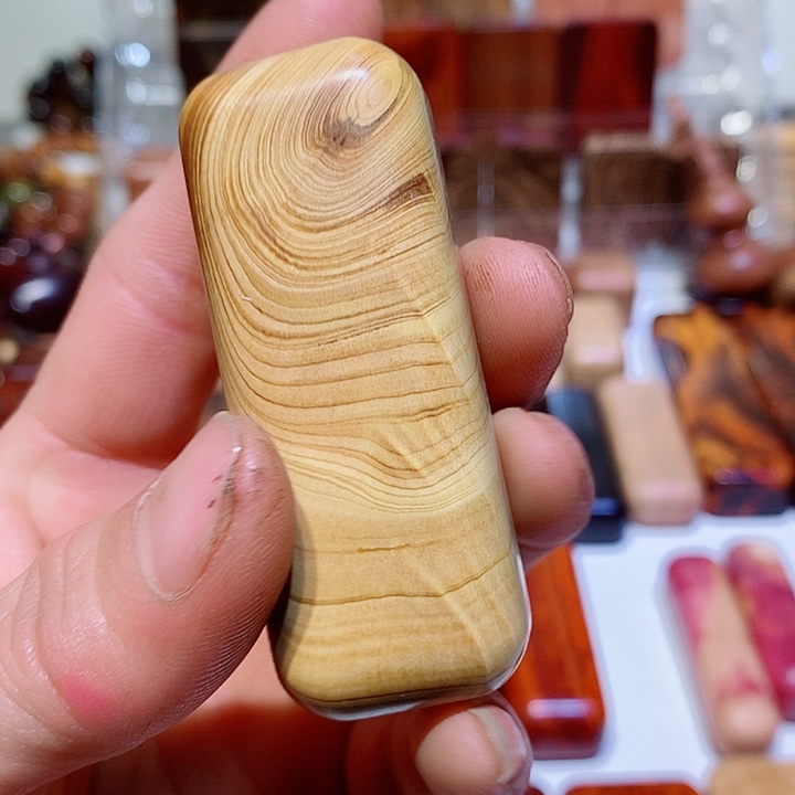 木黄*辉木质把玩件68555个