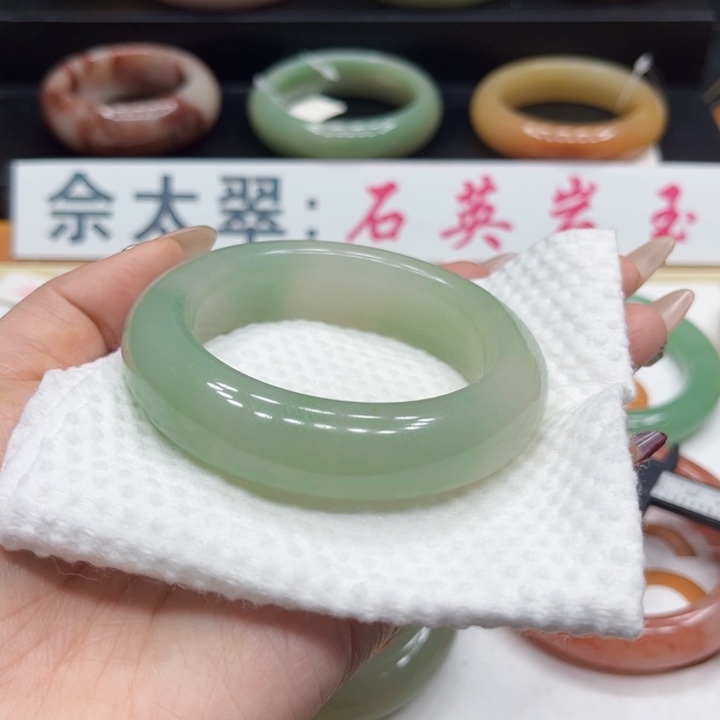 未镶嵌手镯石英质玉陌***笑