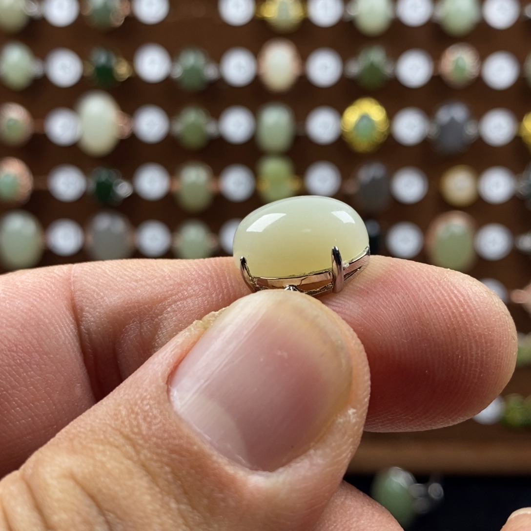 和田玉（青白玉）戒指合金