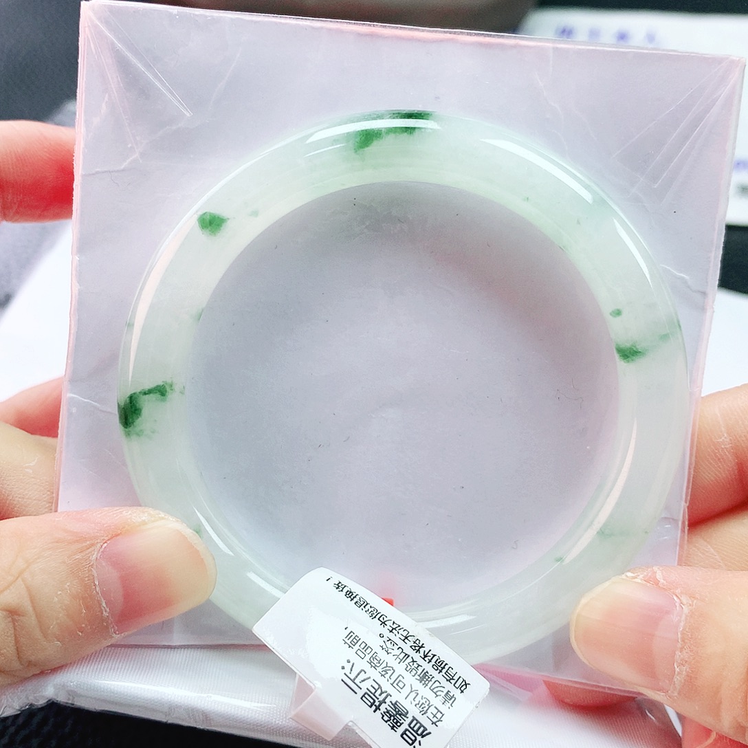 翡翠手镯未镶嵌54圆
