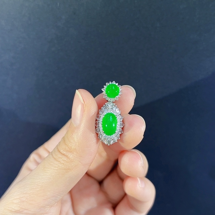 翡翠吊坠(不含链)18K金镶嵌翡翠吊坠多人蛋面不退不换