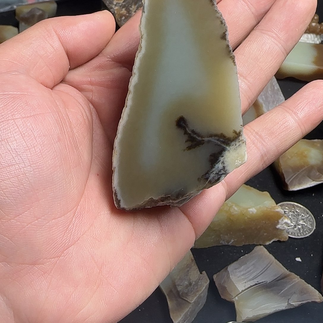 笨***虎和田玉未镶嵌珠宝奇石