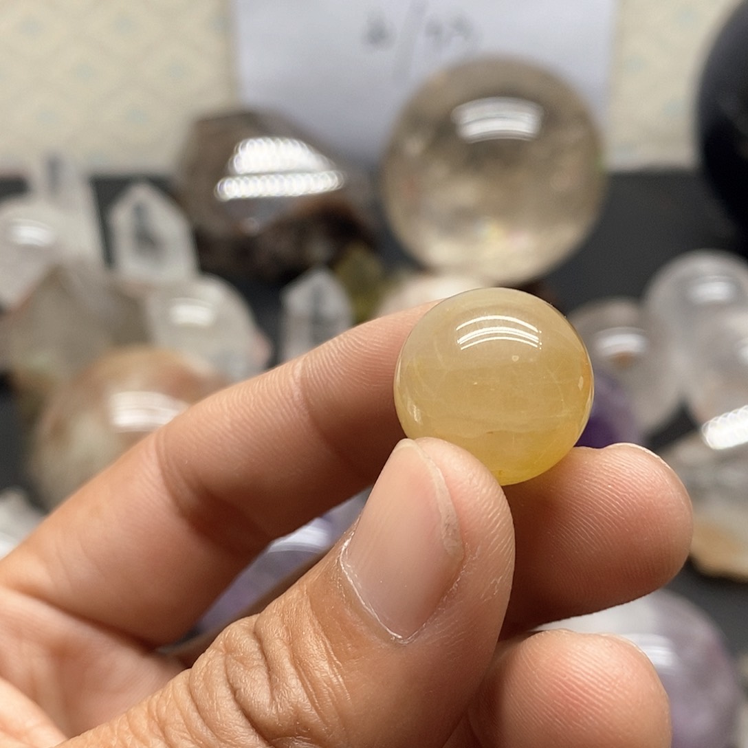 水晶305未镶嵌有矿坑