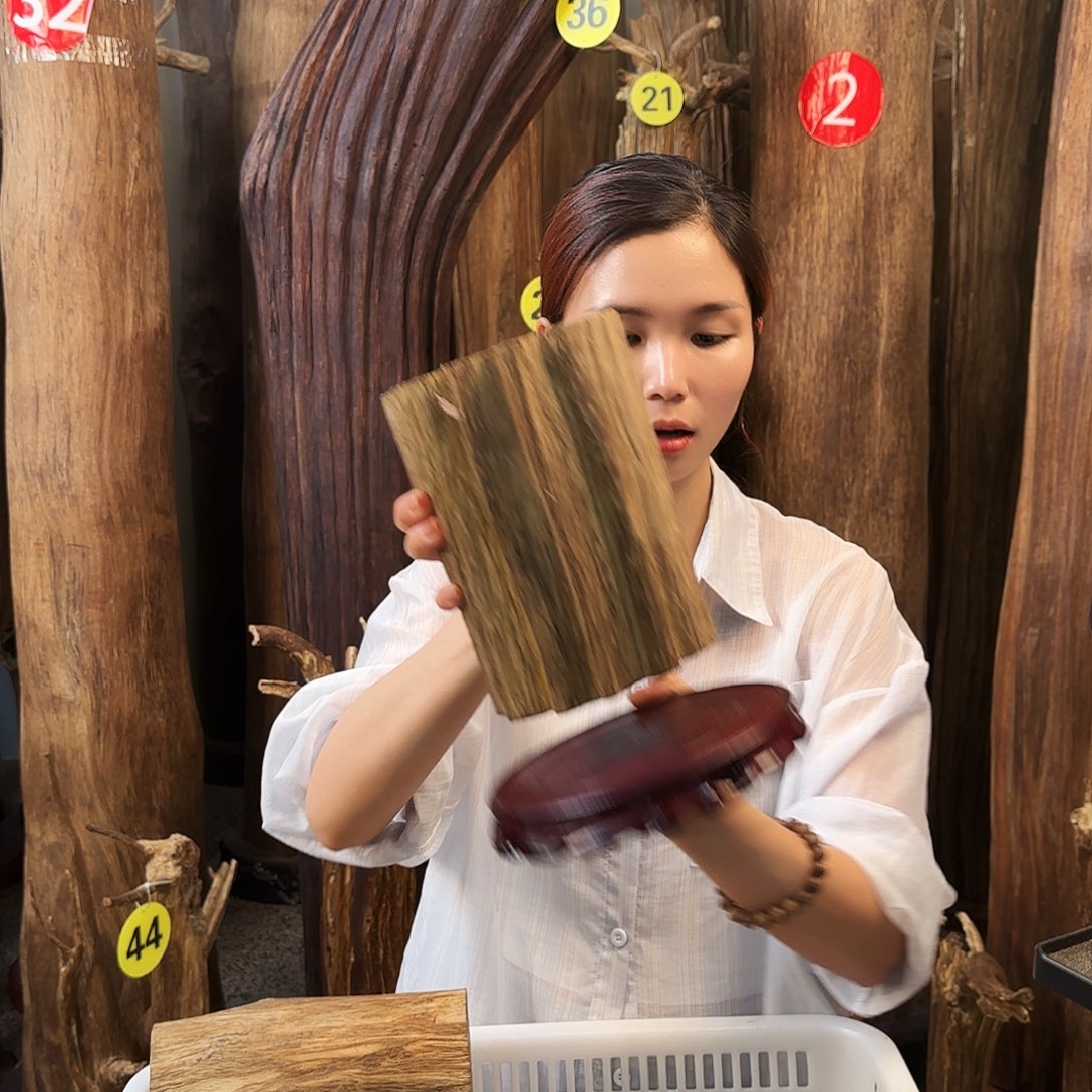 沉香碎屑沉香天然沉香原材料摆件➕底座