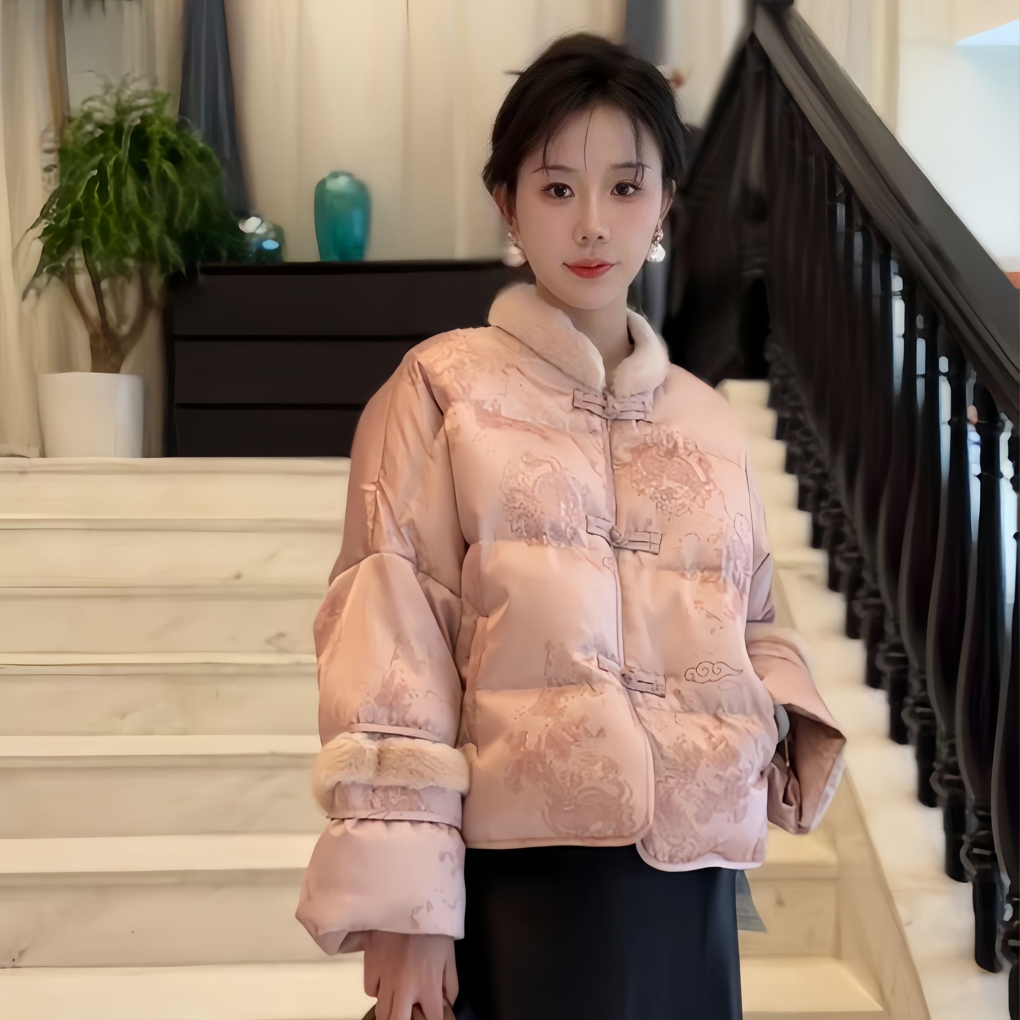 2025年新中式羽绒服外套女款保暖拼接毛领时尚休闲短款国风羽绒服