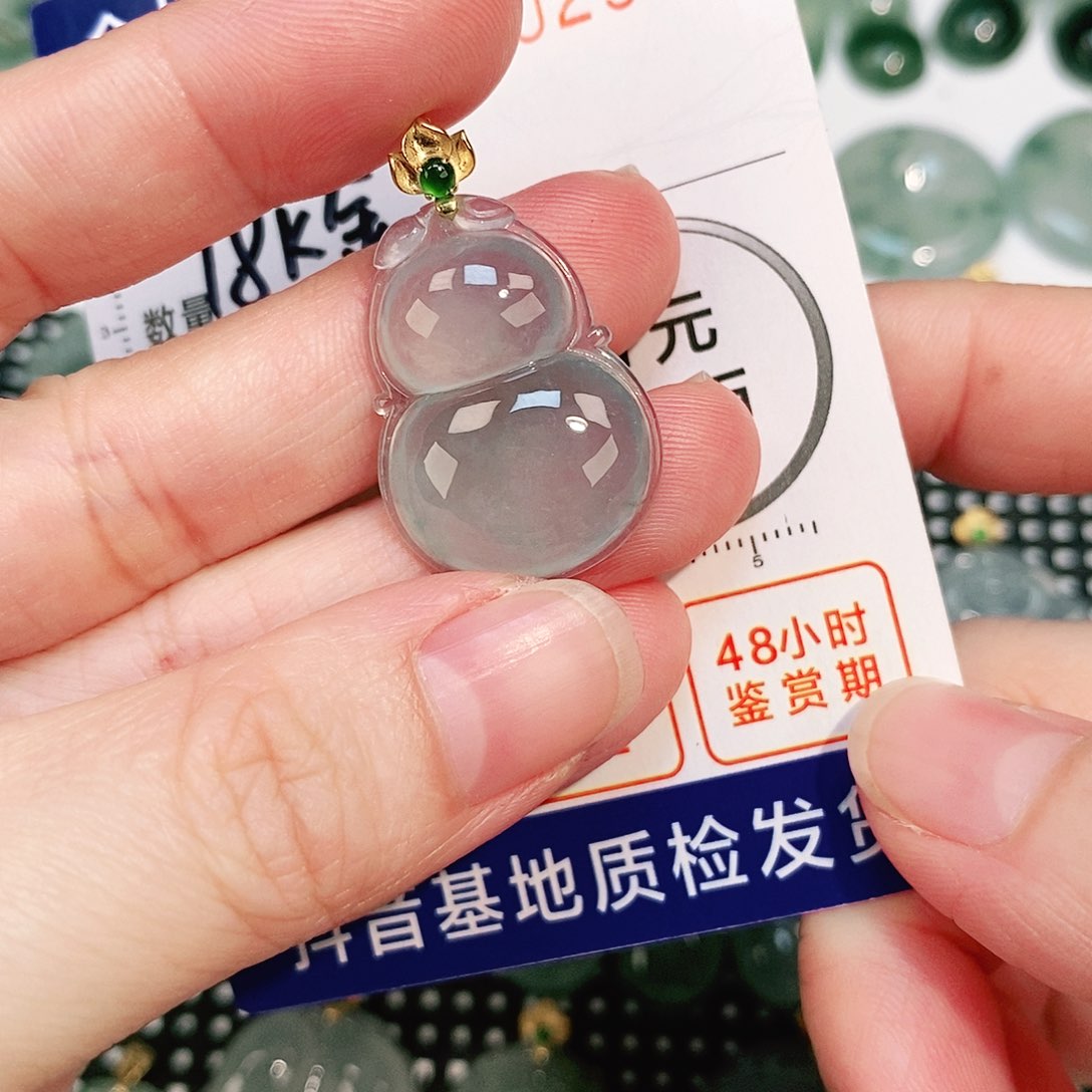 翡翠颈饰18K金镶嵌吊坠