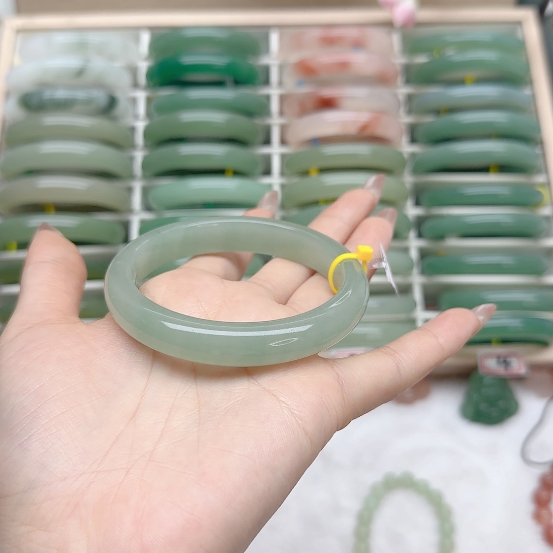 石英质玉手镯未镶嵌60口径