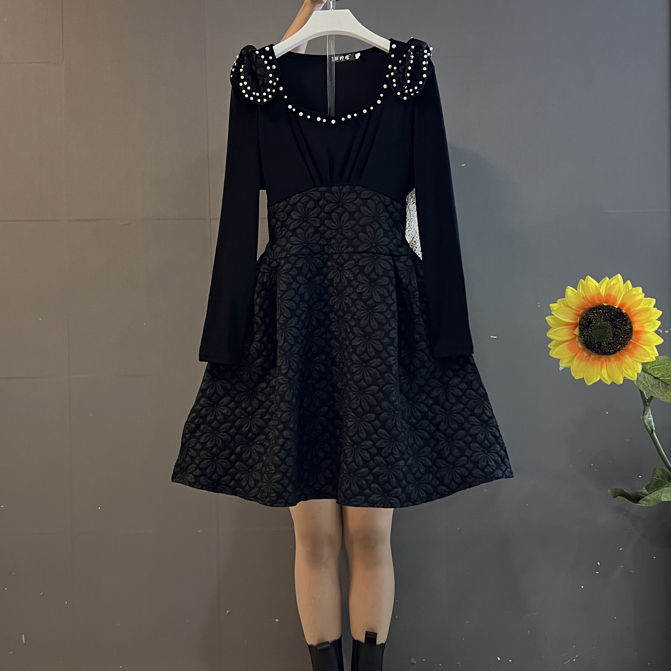 秋季新款法式重工钉珠提花拼接收腰显瘦洋气连衣裙