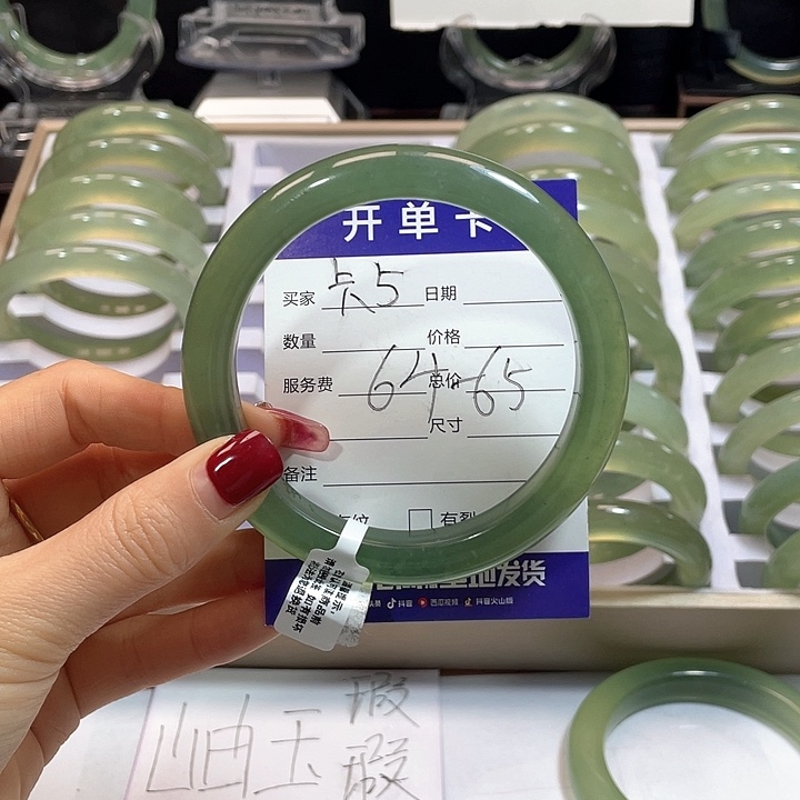 蛇纹石玉手镯未镶嵌臭****屁