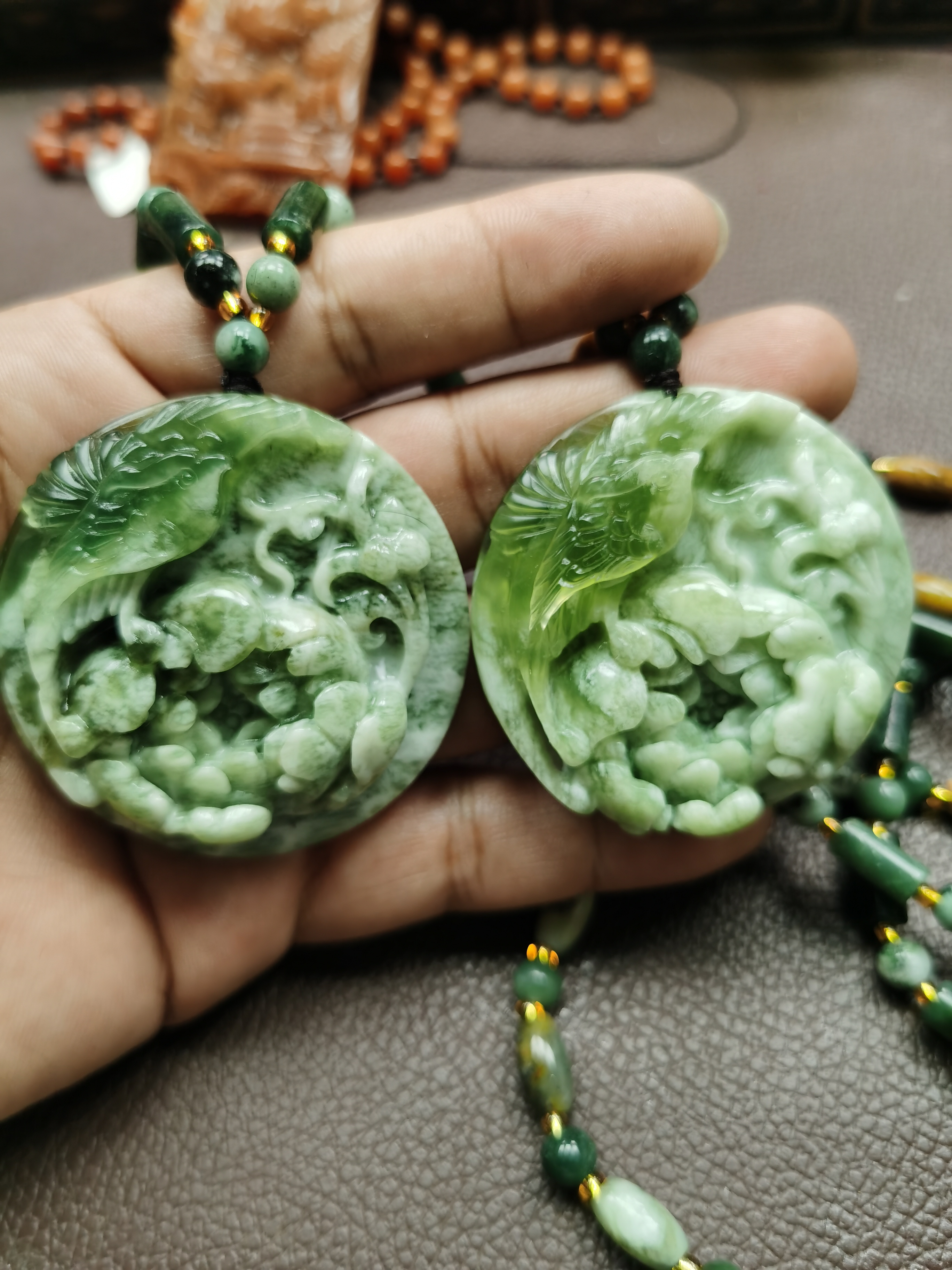 天然岫玉的老油翠凤凰挂件