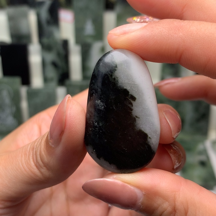 独山玉颈饰未镶嵌