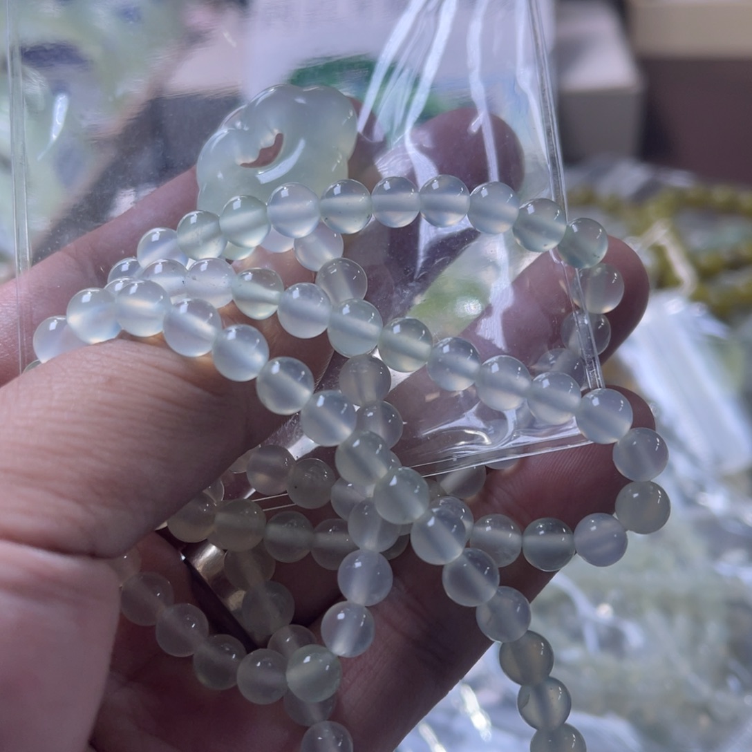 蛇纹石玉颈饰未镶嵌