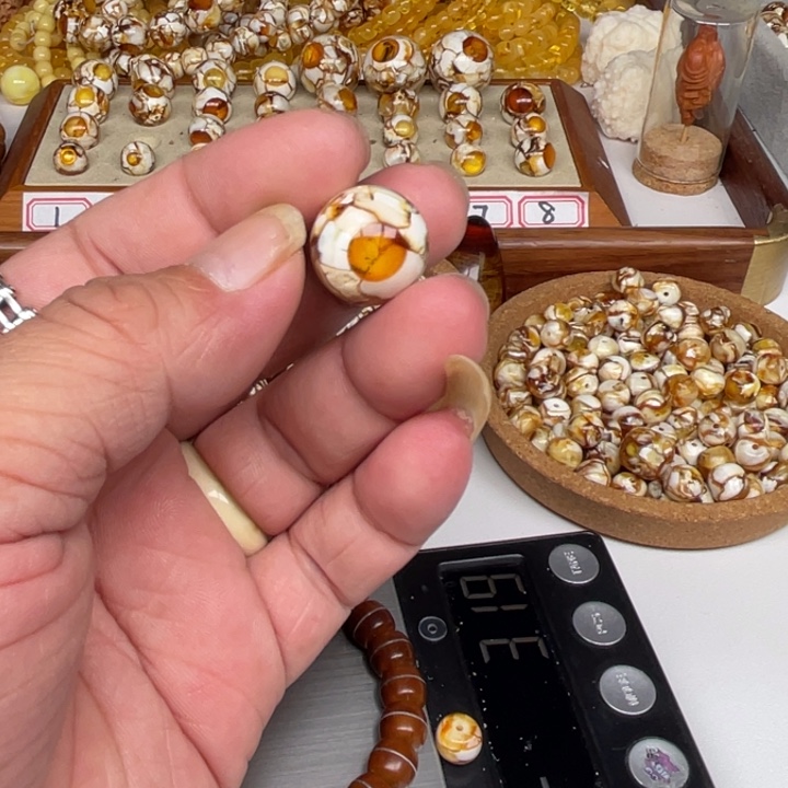 琥珀裸石未镶嵌路*60号