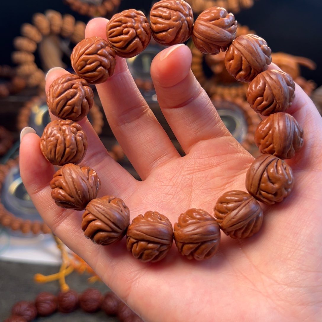 【闪购商品】桃核吊坠18野生豹子头