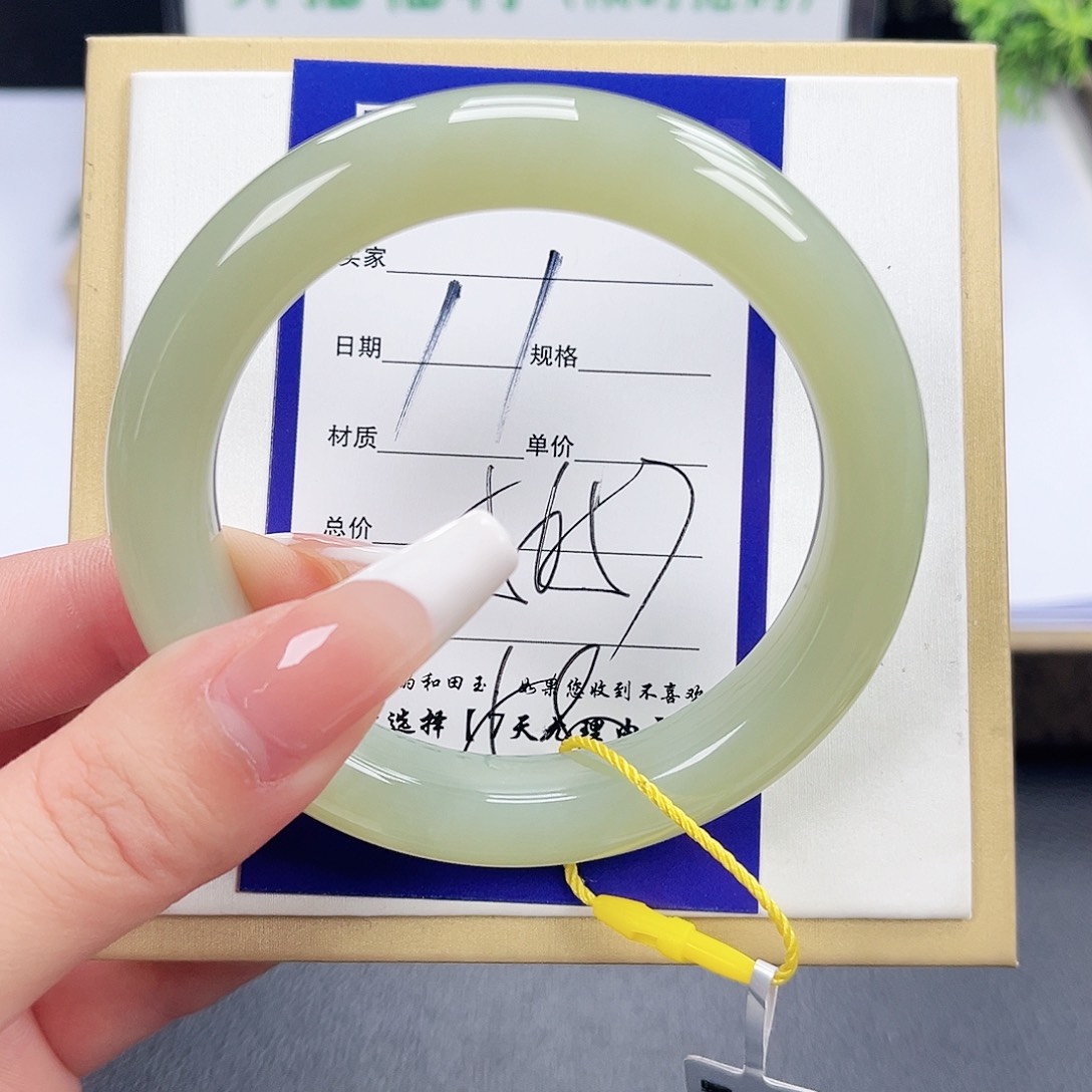 和田玉手镯未镶嵌