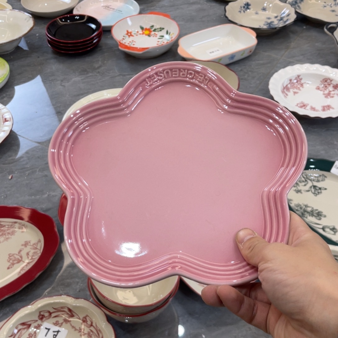 张***多陶瓷微瑕餐具介意勿拍，满18飞！