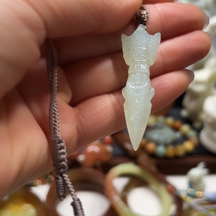 蛇纹石玉吊坠未镶嵌