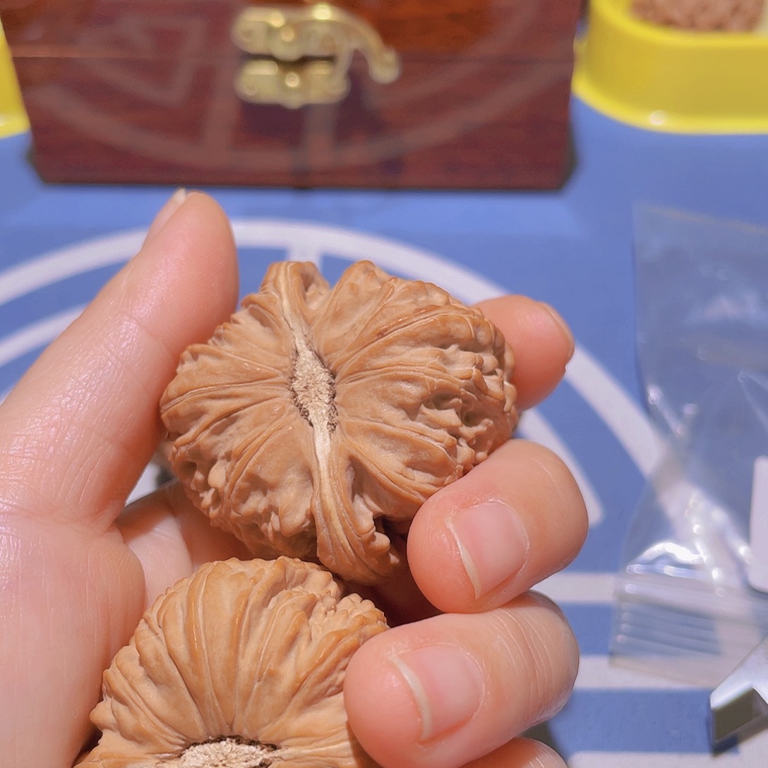 文玩核桃吊坠.白狮子