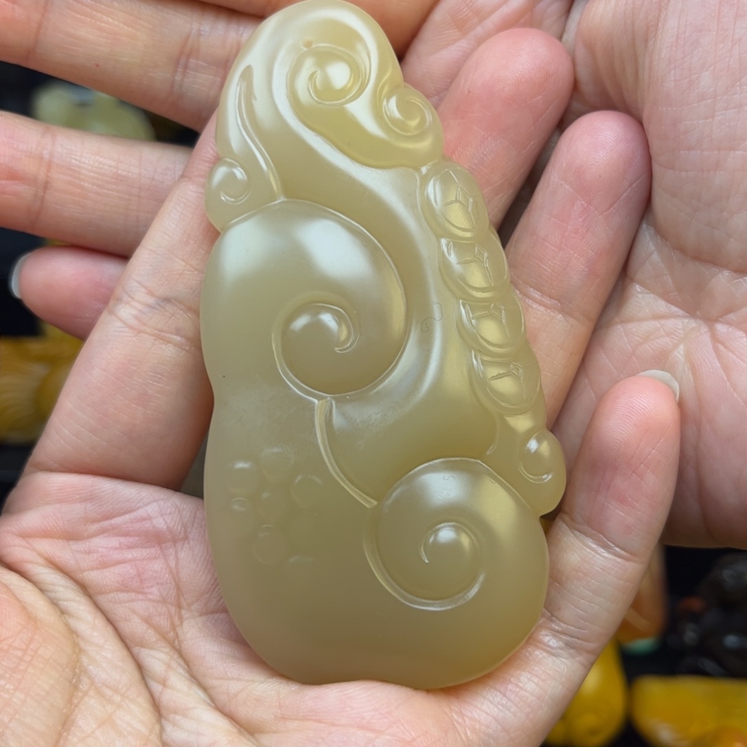 明***白石英质玉未镶嵌黄蜡石手把件