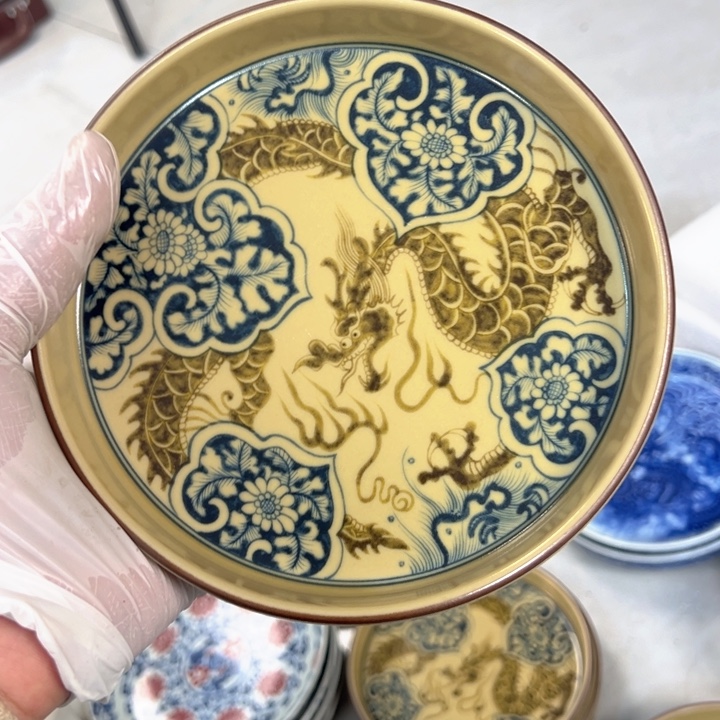 瓷片釉里红穿花龙壶承