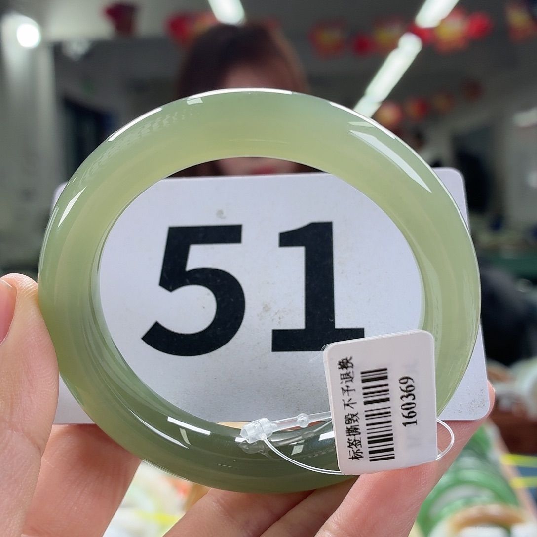 和田玉未镶嵌手镯微纹