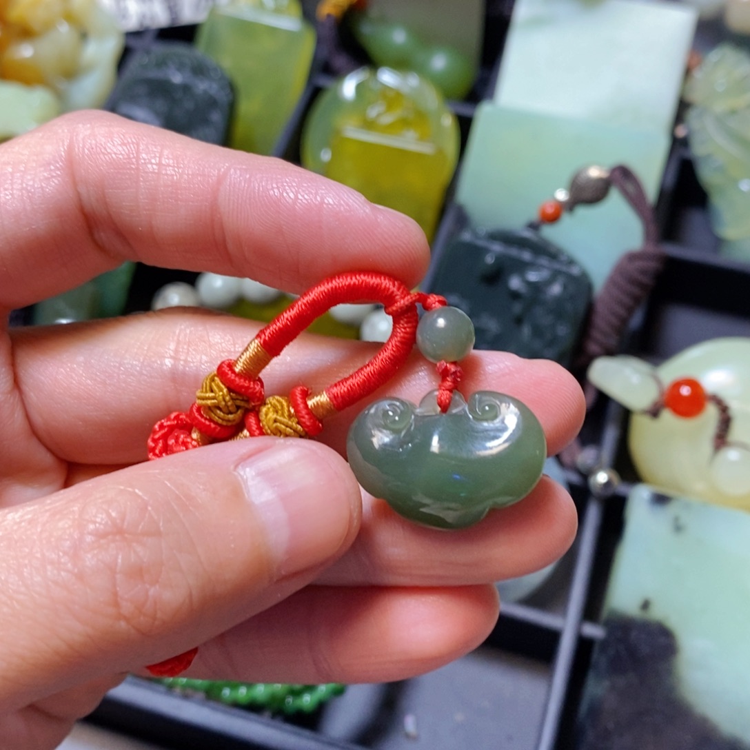 岫岩老玉（透闪石质玉）未镶嵌颈饰