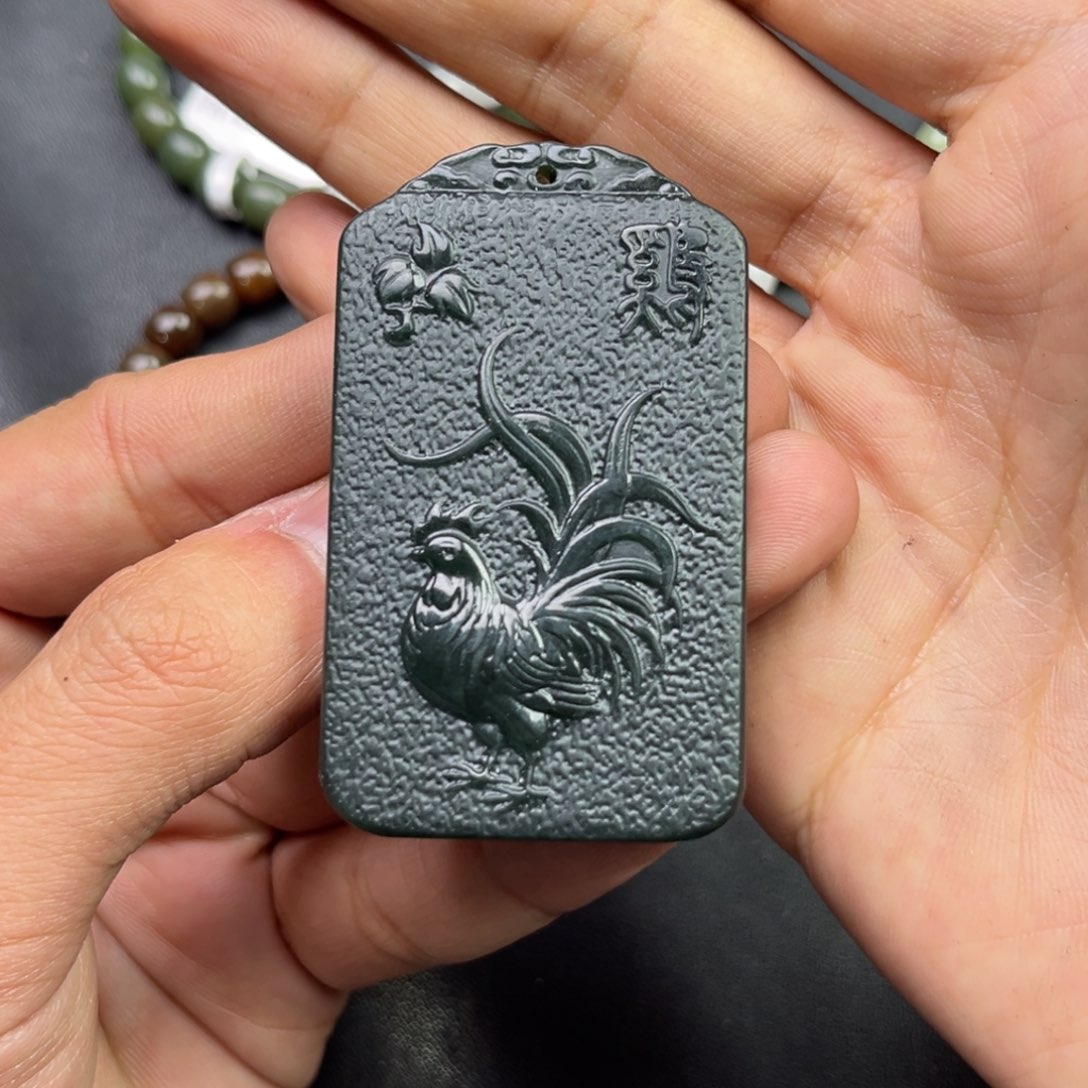 和田玉颈饰未镶嵌多样性钢板料新疆黑油青守护神鸡